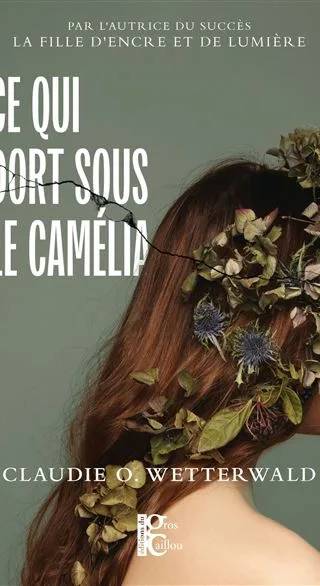 Couverture de Ce qui dort sous le camélia, Claudie O. Wetterwald
