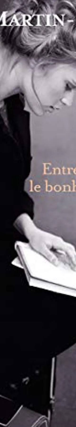 Couverture de Entre Mes Mains Le Bonheur Se Faufile, Agnes Martin-lugand